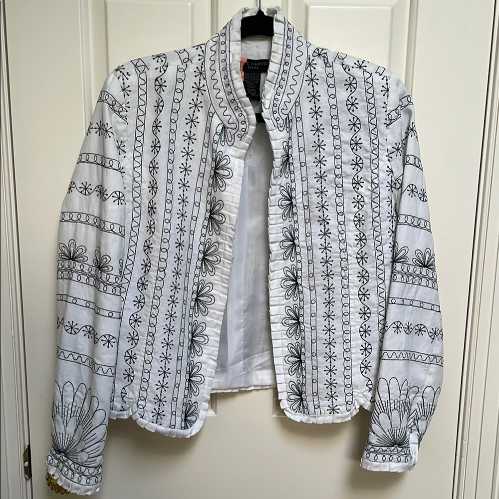 Anne Carson Petite PL 100% Linen Quilted White Jacket w Black embroidery